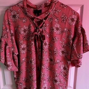 Nwot blouse peach and cream with laced neck line